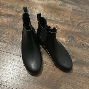 Gap rain shoes size 10
